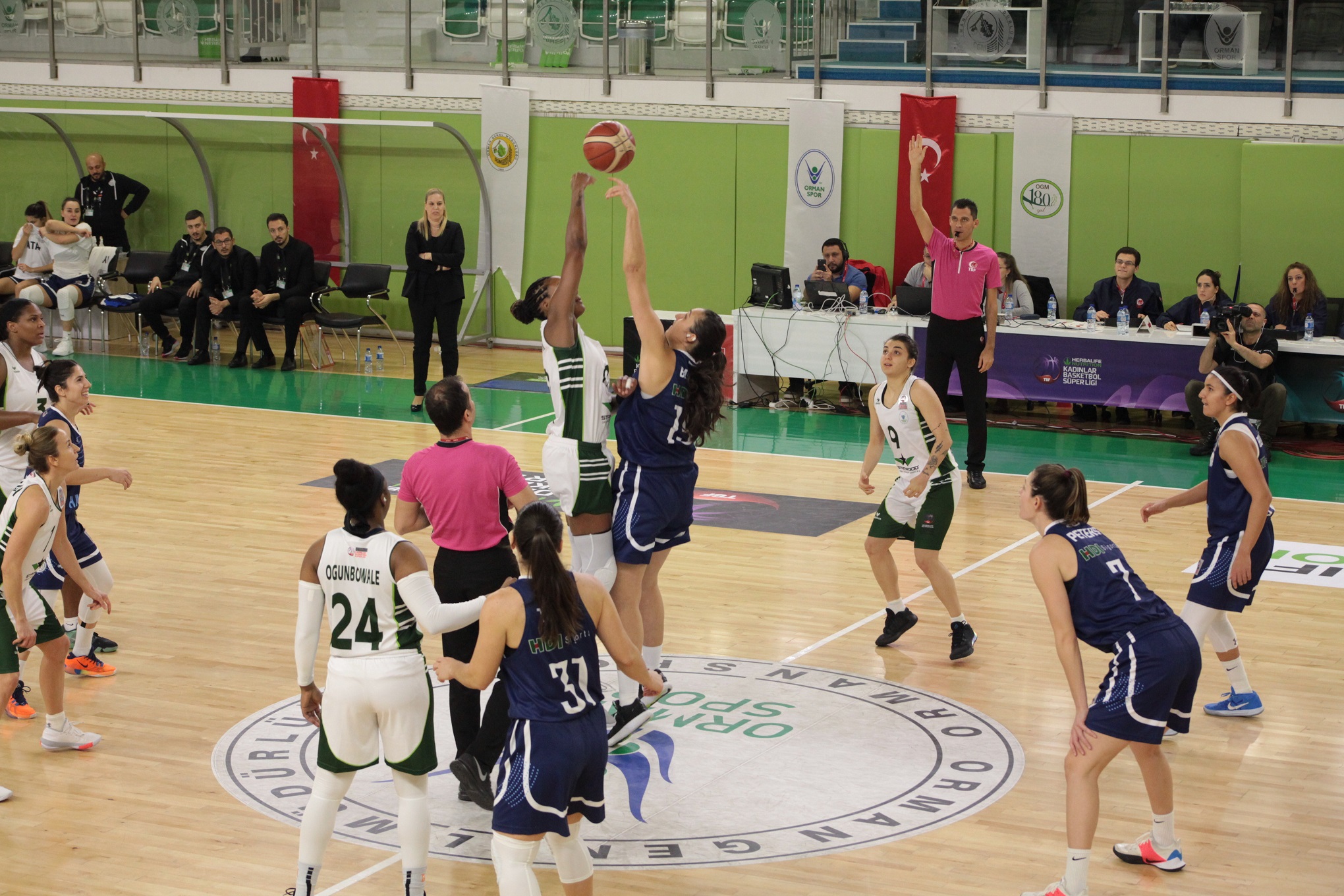 OGM Ormanspor, Hatay Büyükşehir Belediyespor'u 93-82 mağlup etti.