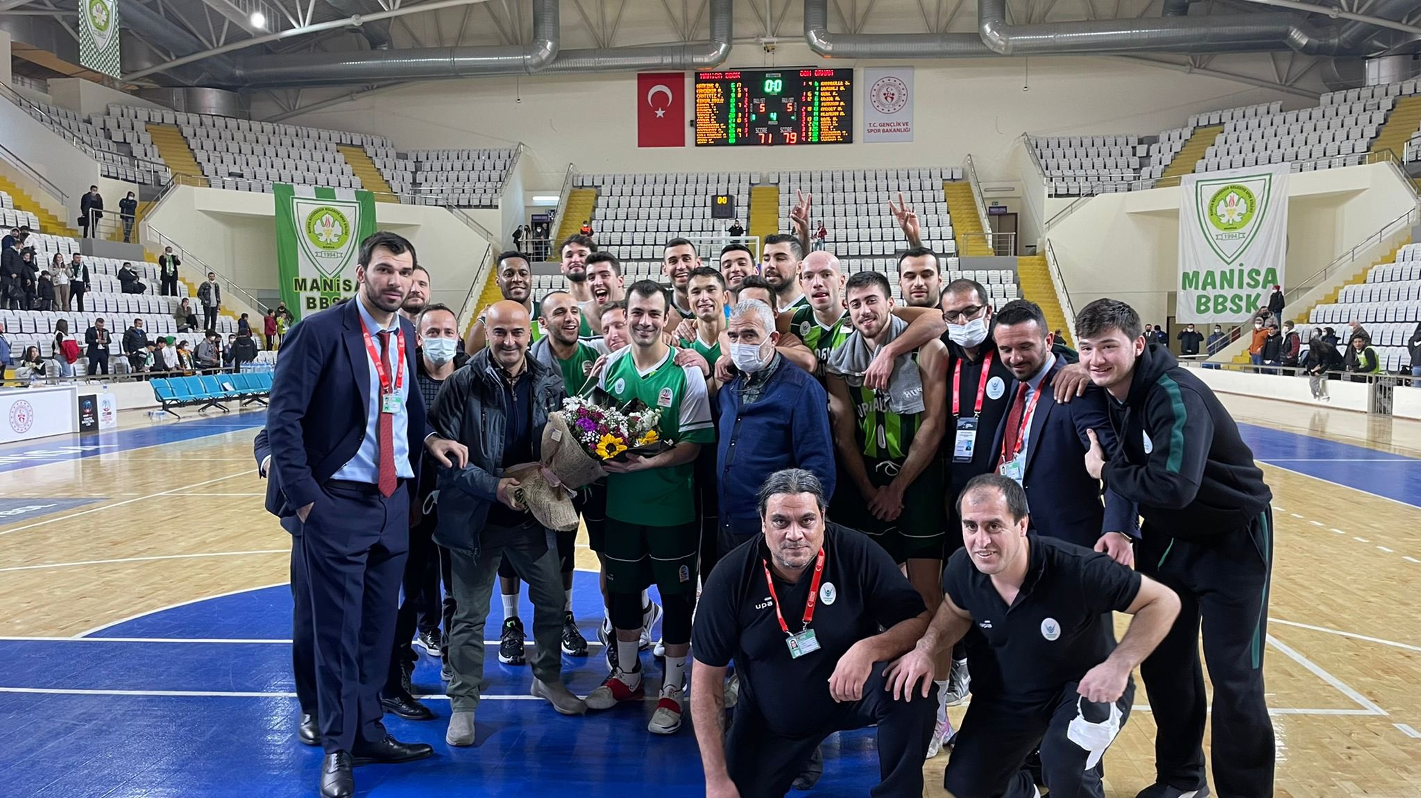 "MANİSA BÜYÜKŞEHİR BELEDİYESPOR:71-OGM ORMANSPOR:79"