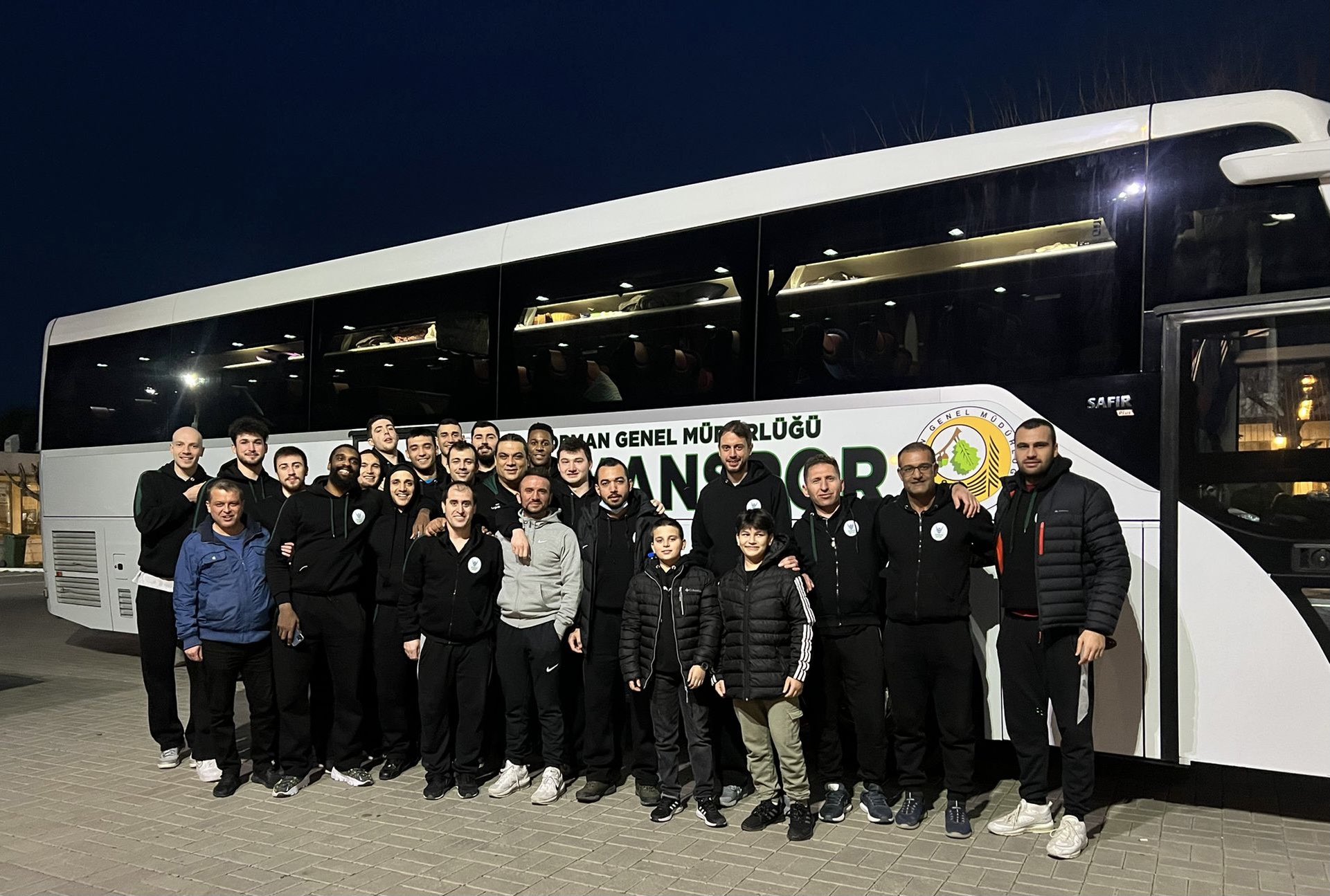 "AKHİSAR BELEDİYE BASKETBOL:77-OGM ORMANSPOR:61"