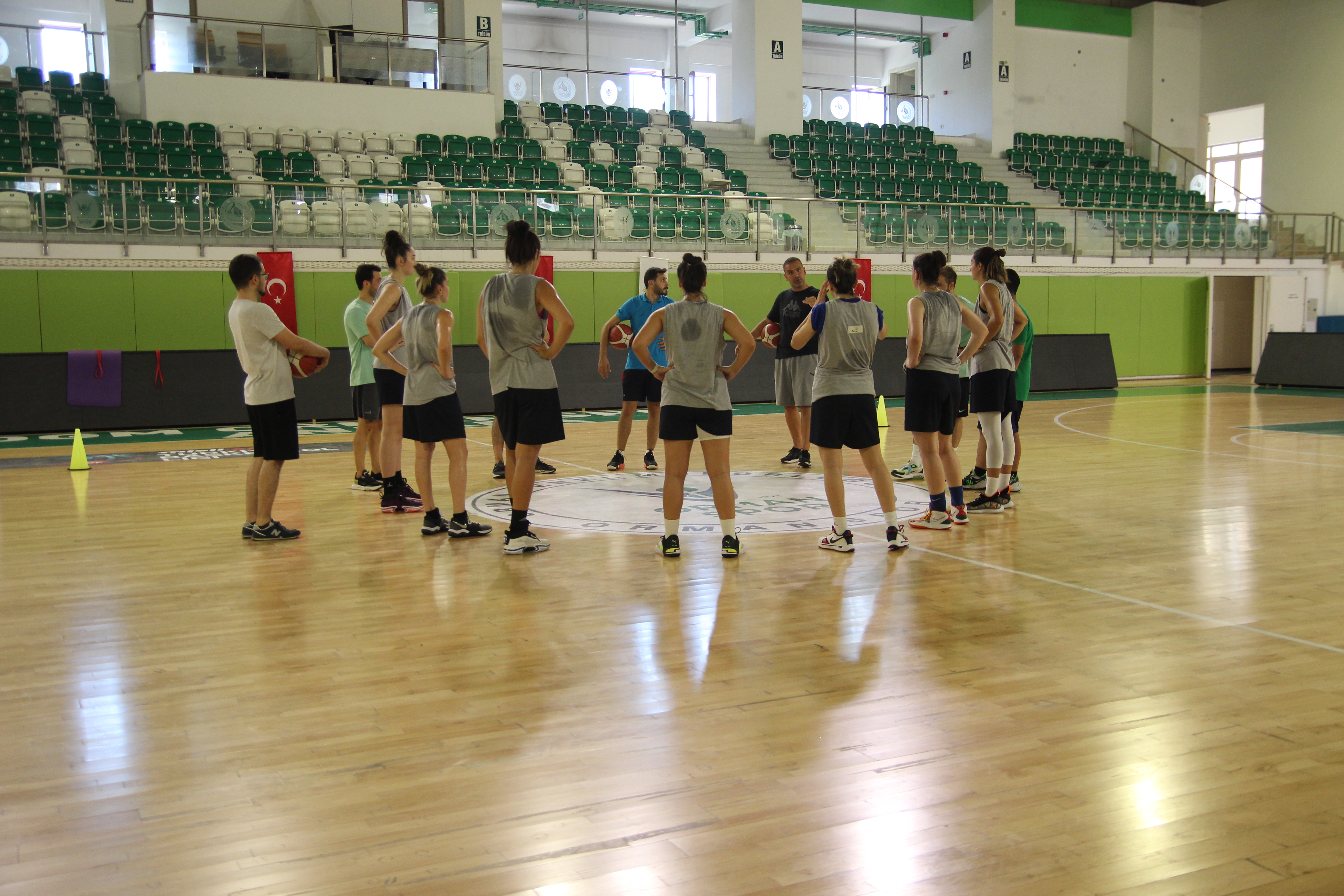 "KADIN BASKETBOL A TAKIMIMIZ YENİ SEZONU AÇTI"