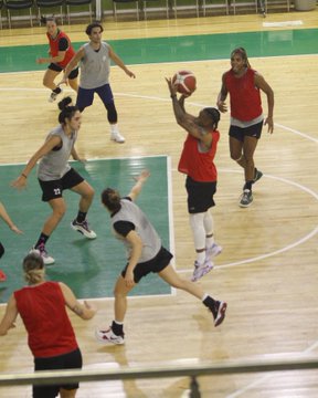 "KADIN A TAKIMIMIZIN, BOTAŞ SPOR MAÇI HAZIRLIKLARI DEVAM EDİYOR!"